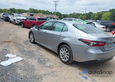 2021 Toyota Camry Le z USA, uszkodzony, nr VIN 4T1R11AK8MU567819